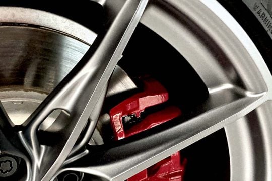 新車価格高騰で「中古車」時代へ？ カスタマイズ総額は4年で39.9万円増、変わる「所有するクルマ」の価値