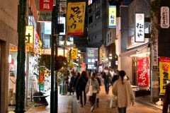 なぜ駅前に「外食チェーン店」は集まるのか？ 明治東京にあった意外なルーツとは