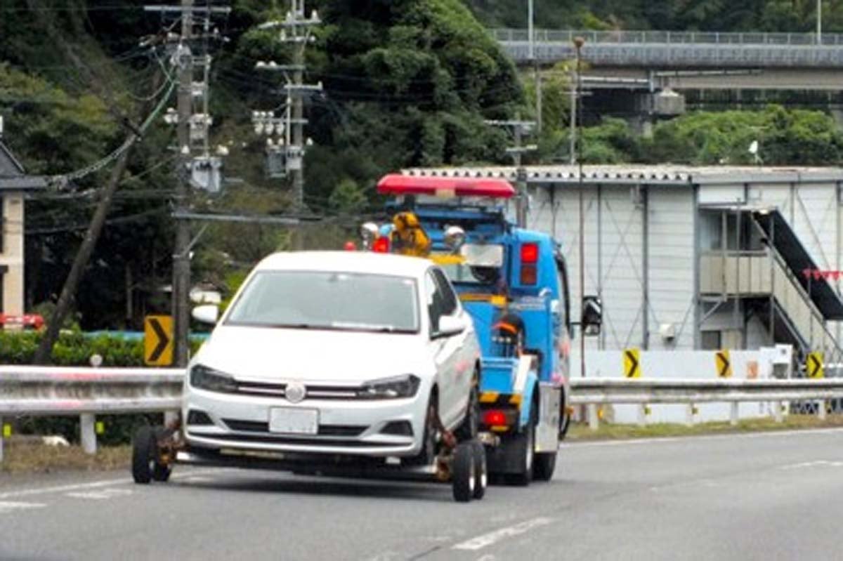 レッカー車で運ばれる故障車（画像：写真AC）