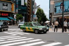 「暑すぎるのでタクシーで移動します」 東京の徒歩はもはや試練か？ 1日「14時間」の冷房都市が変える移動の常識とは
