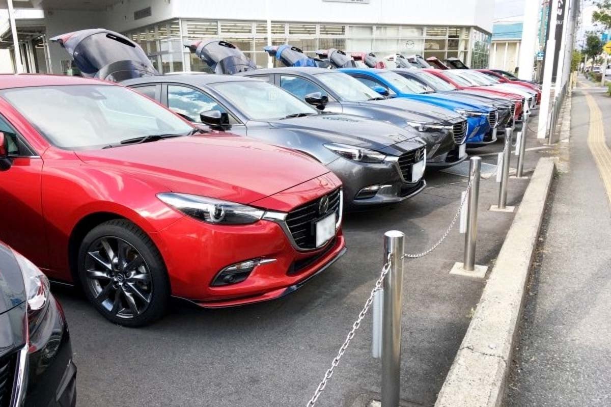 中古車販売店(画像:写真AC)