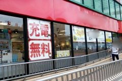 「自宅近くに携帯ショップがありません」 4割の自治体で広がる店舗空白！ なぜ「店がない」だけでは済まないのか？
