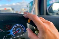 「愛車の中でタバコを吸っても大丈夫？」 46%が喫煙を認める、リセール重視派のカーライフで何が起きているのか？
