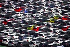 なぜ中古車の「異常な高騰バブル」は突如終わったのか？ 価格指数が2.53％低下の怪！ 中古車相場に生まれた「ねじれ」とは