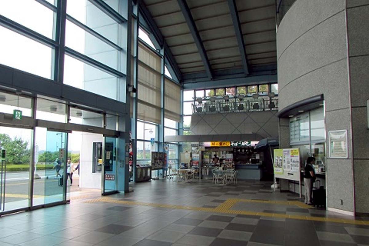 安中榛名駅のホール（画像：菅原康晴）