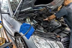 なぜ自動車整備士は「転職を考える」のか？ 平均年収504万円が示す意外な実態！ 「給料」だけでは語れない整備現場の変化とは