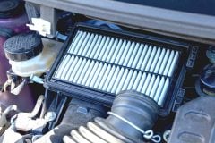 賢いドライバーは「車検」だけで安心しなくなったのか？ 平均車齢9.4年時代の落とし穴！ 愛車の燃費と寿命を左右する「目詰まりの正体」