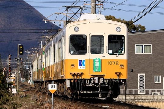なぜ地方鉄道から「紙の券売機」が消えるのか? 琴電の決断と自動改札わずか4駅の四国! 人手不足に悩む駅の現場で何が起きているのか――インフラ維持に挑む新たな動きとは