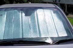 なぜ9月になっても「クルマの暑さ対策」が必要なのか？ ダッシュボードが79℃に！ 「10年に一度クラス」残暑でクルマに何が起きているのか
