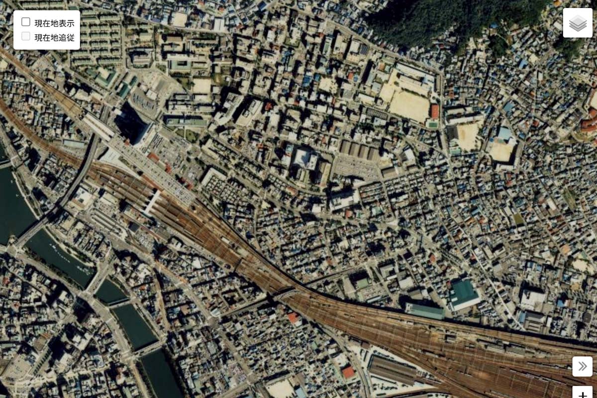 1990年頃の「広島駅」周辺の航空写真（画像：国土地理院）