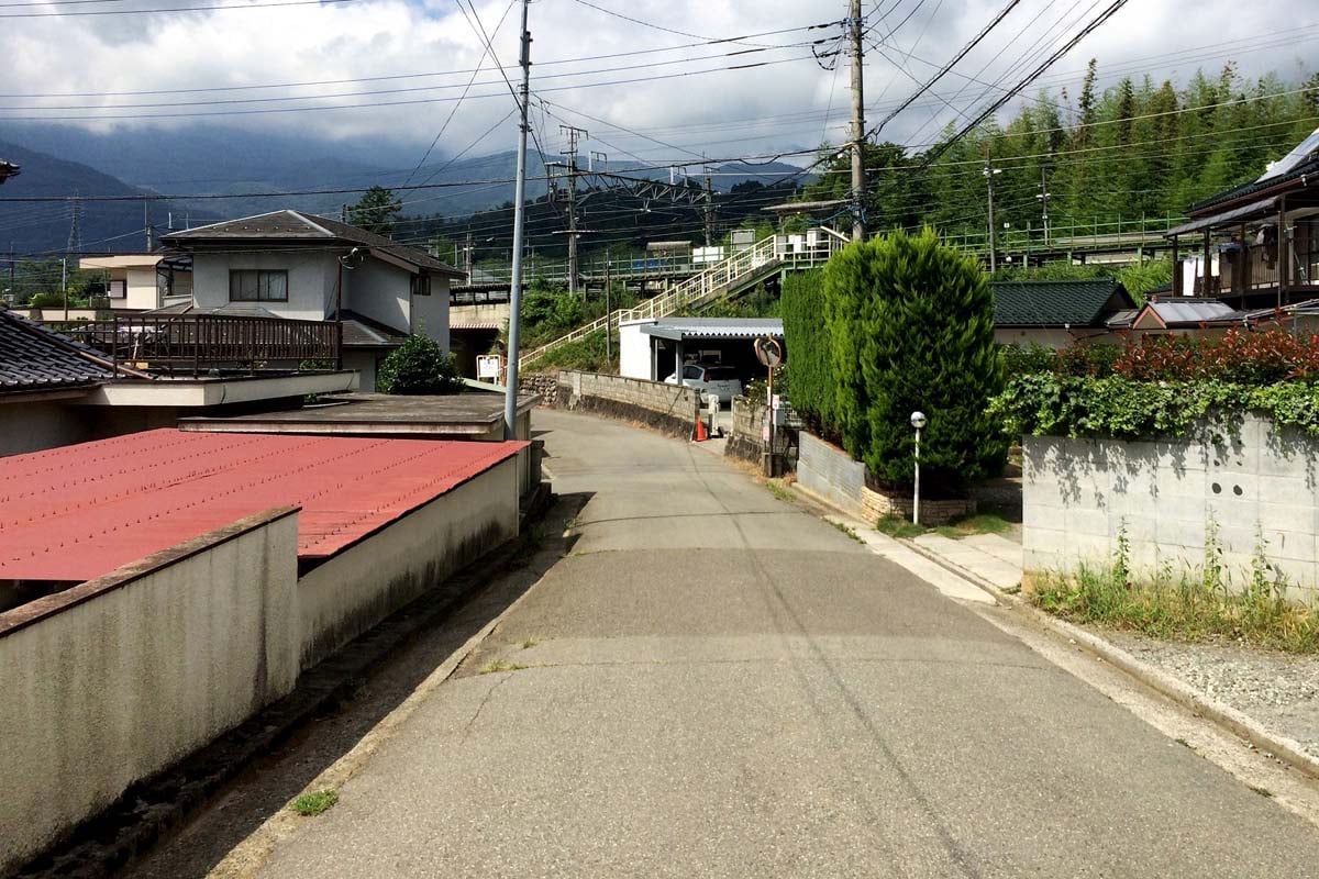 狭い道路のイメージ（画像：写真AC）