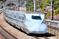 なぜJRは「クレカタッチ決済」全面導入に慎重なのか？ 銀行株20%取得という強気な一手！ 毎日通る「改札」で何が起きているのか――鉄道会社が描く新たな経済圏とは