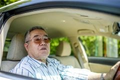 「まだ運転したい」「お父さん、もうやめて」 なんとシニアドライバーの95%が継続希望！ 親子で真っ二つに割れる「運転継続年齢」とは
