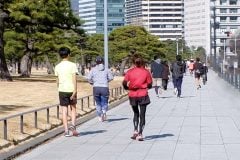 「皇居ラン」に禁止論が浮上、本当にそれでいいのか？ 1日1万人超が集う定番コース！ 都心の公共空間をどう共有すべきなのか