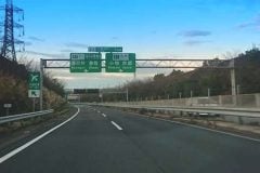 せっかく中央道初の「ハイウェイオアシス」ができるのに、なぜいまだ完成しないのか？ 開発会社に約2.4億円の追徴課税！ 官民連携の大型計画はどこへ向かうのか