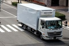 【910円の謎】なぜトラック運送業だけ「特定最低賃金」が残ったのか？ なぜ労組は賃上げに直結しない改定を求めるのか