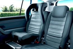 わずか3年で消失――日産に「チャイルドシート内蔵車」があった！ 覚えてる？ 法改正を前に登場した先進的な安全装備、その後の行方とは