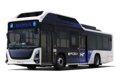 なぜトヨタの新型燃料電池バスが「長距離輸送」の常識を変えるのか？ 水素の満充填は約10分！ バス事業者にも広がる「充電時間と稼働率」の見極めとは