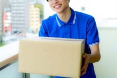 なぜ日本人は「送料無料」を当たり前に求めるのか？ 再配達に年9万人分の労働力！ 便利なネット通販を支える日常で何が起きているのか