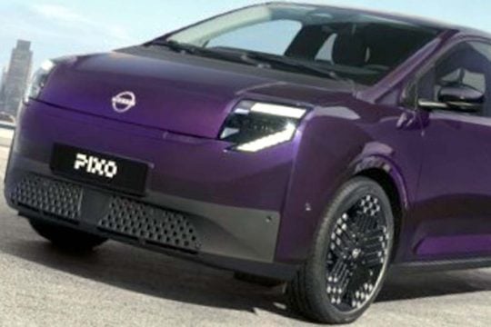 なぜ日産は「航続距離259km」の小型EVを出すのか？ スペック競争が過熱する欧州に異変！ EV業界で何が起きているのか――広がる「大容量志向」見直しの兆しとは
