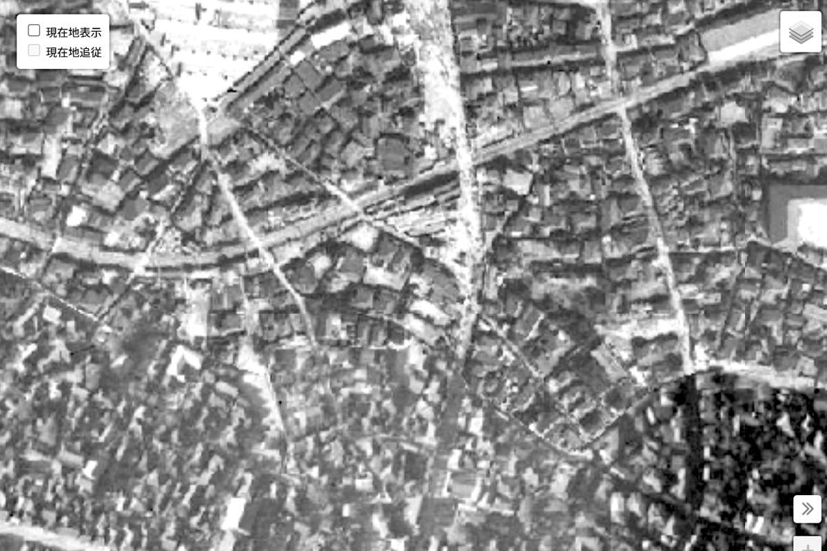 1947年頃の「京成船橋駅」周辺の航空写真（画像：国土地理院）