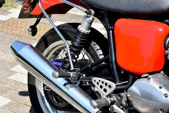 なぜ中古バイクは「冬」が狙い目なのか？ 安く買える車種を見極めるポイントとは？ 新車出荷はピーク比13%減！ 値下げを左右する意外な事情とは